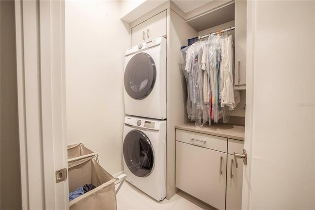 Building Photo - 536 4th Ave S