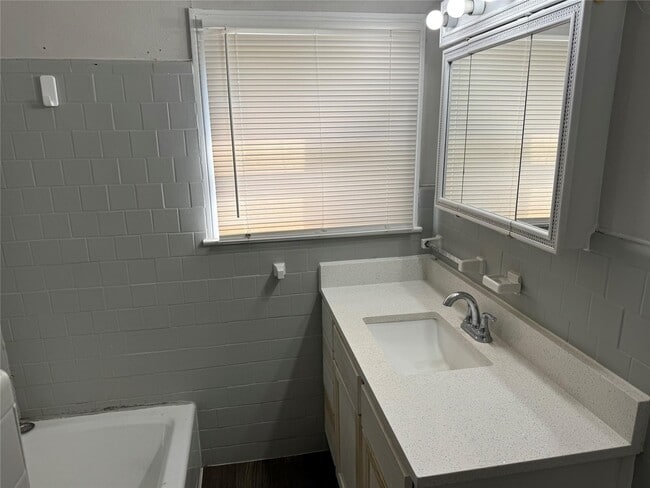 Building Photo - 7920 Findlay St