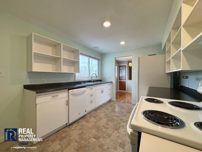 Building Photo - Charming 3 Bedroom Rambler in North Tacoma!