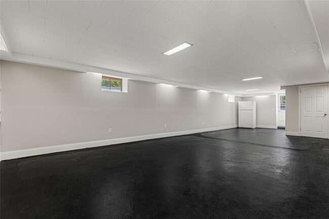 Building Photo - 125 Whittier Dr