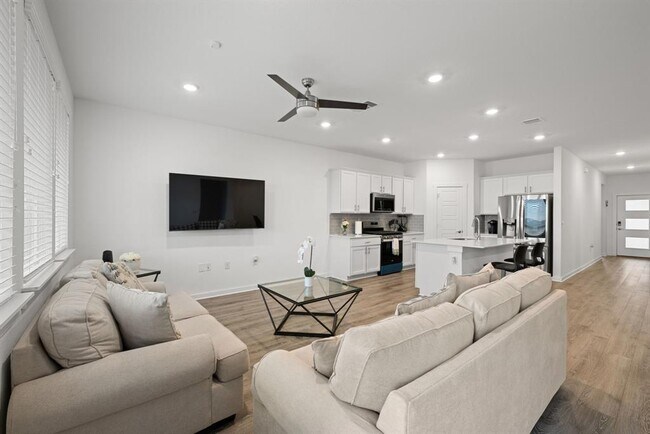 Building Photo - 13725 Lubeck Dr