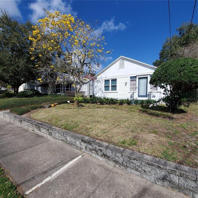 Building Photo - 421 E Kaley St