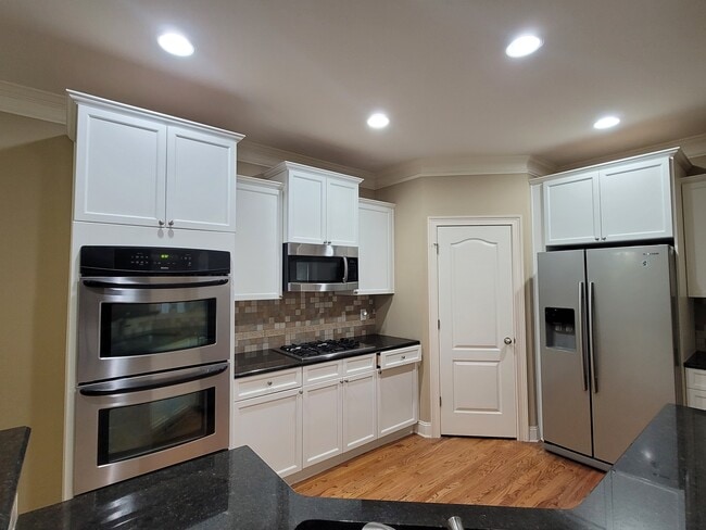 Building Photo - 340 Ridgemill View