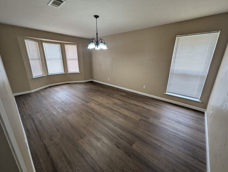 dining room - 2719 Canal Ave