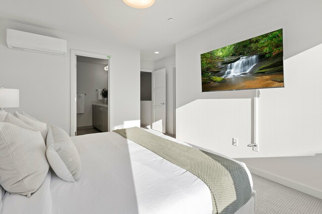 Building Photo - 18007 3rd Ave NE