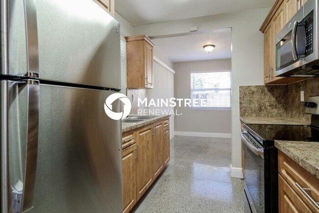 Building Photo - 3 Bedroom Pet-Friendly Home in Hollywood, ...