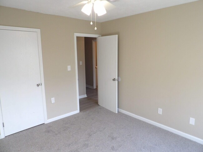 Building Photo - 115 Potomac Ct