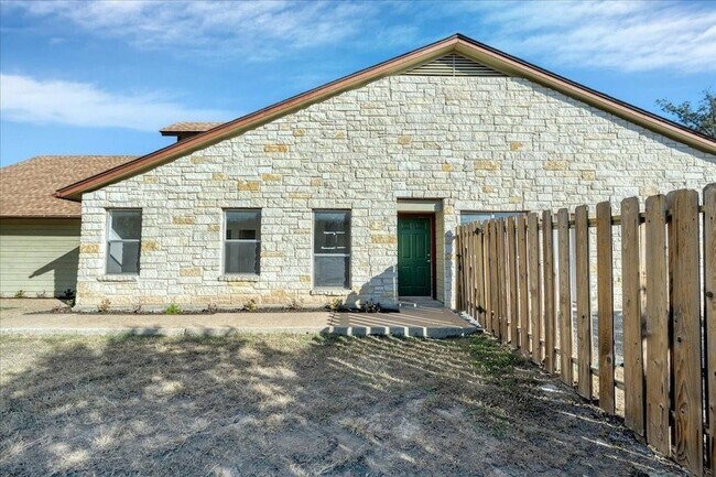 Building Photo - 421 Fantail Loop