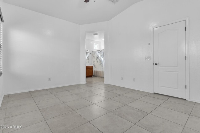 Building Photo - 2354 E Bellerive Dr