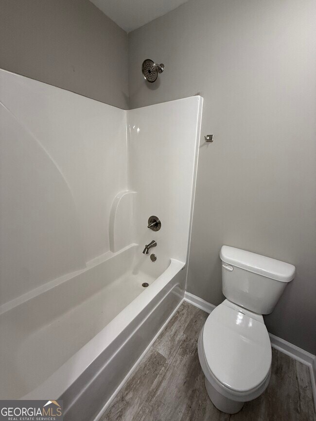 Building Photo - 305 Martin Cir