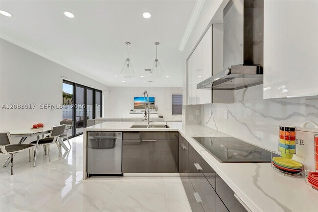 Building Photo - 2102 SW 176th Ave