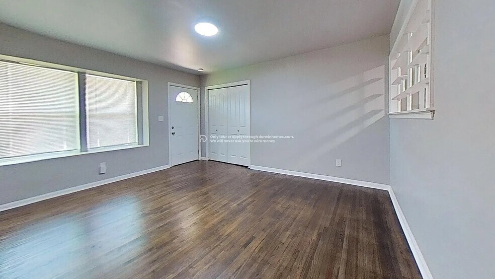 Building Photo - 417 W 65th Pl N