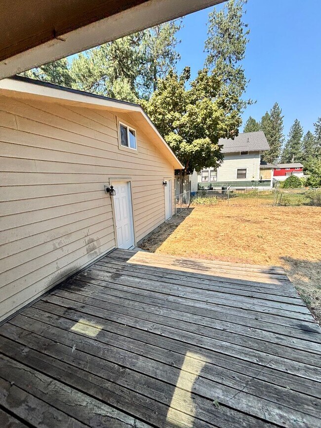 Building Photo - 10708 N Nelson Rd