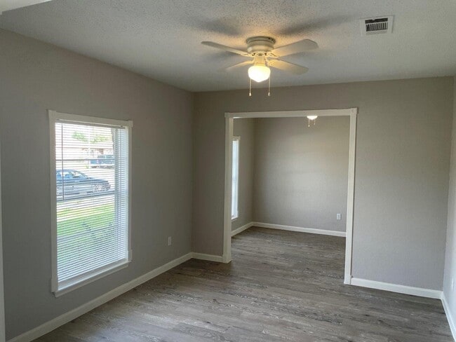 Building Photo - 4914 Fairgreen Ln