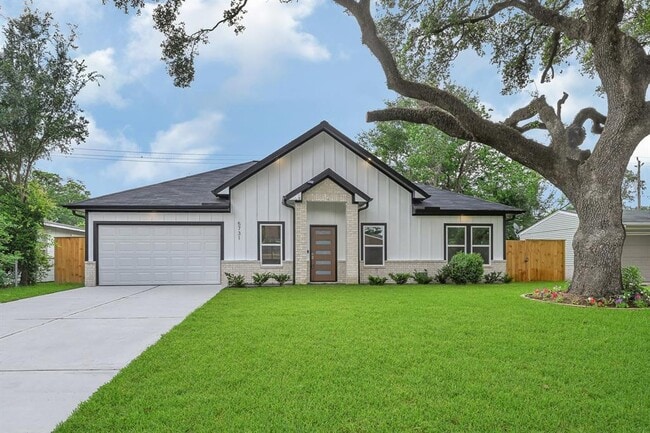 Building Photo - 5731 Belvedere Dr