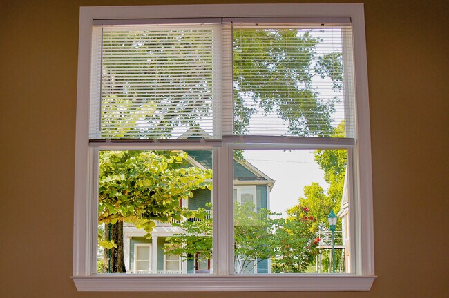 Building Photo - MLK @ Fairview