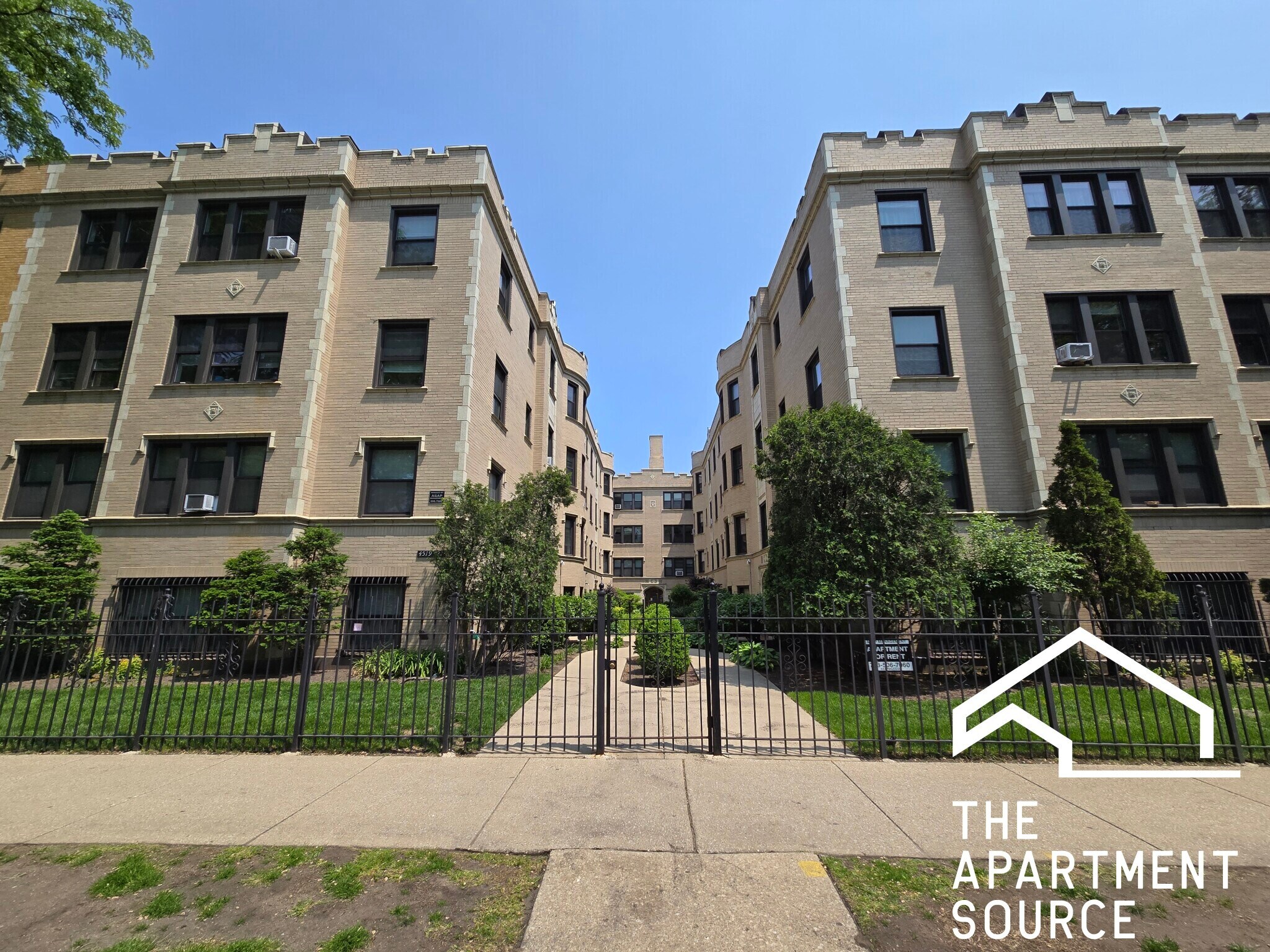 Building Photo - 4527 N Paulina St