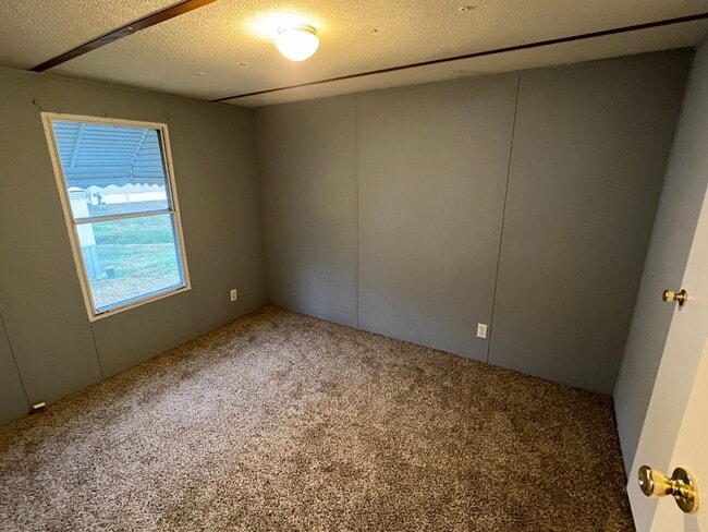 Building Photo - 2 Bedroom 1 Bath for rent