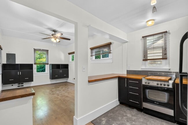 Building Photo - 1Bd/1Ba Seattle Home
