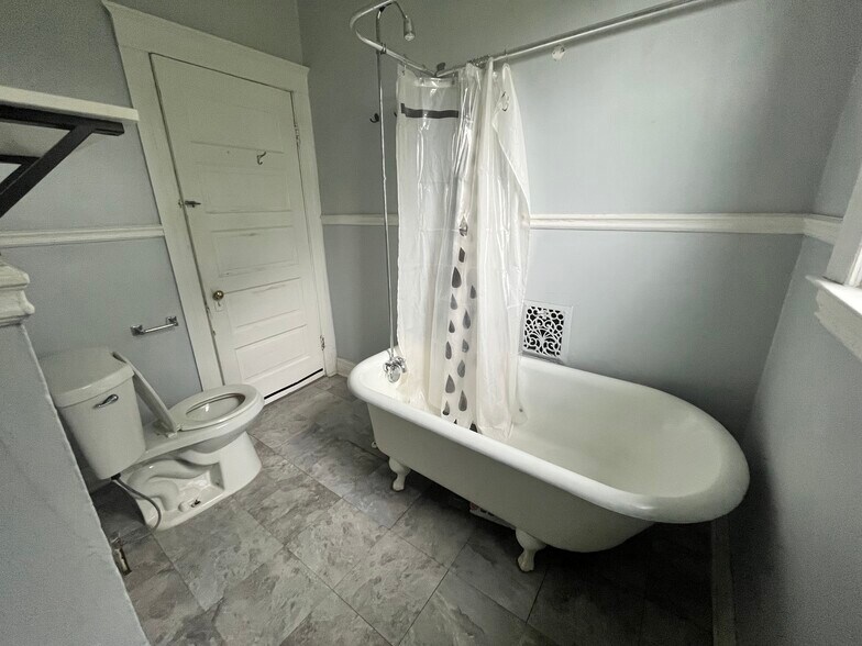 Building Photo - 2016 Wabash St