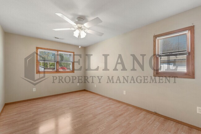 Building Photo - 607 N Doris St