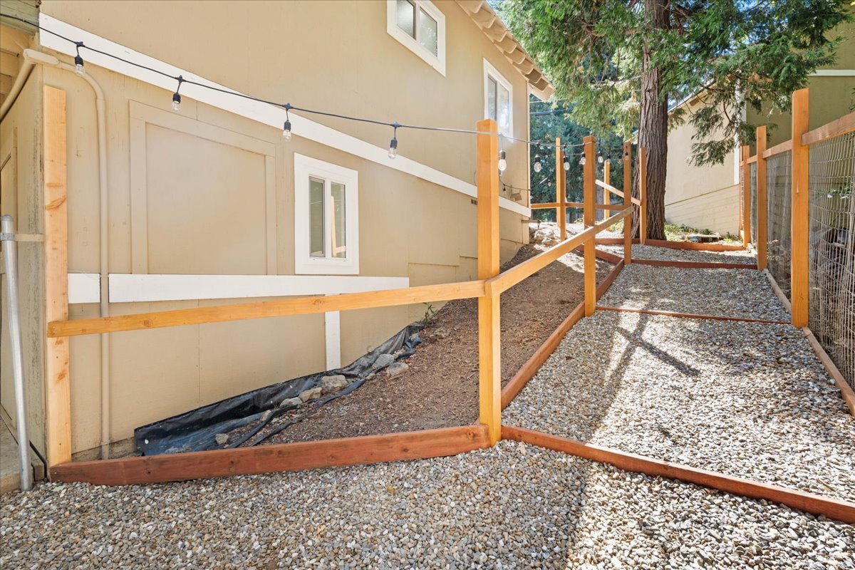 Building Photo - 22266 Crest Ln