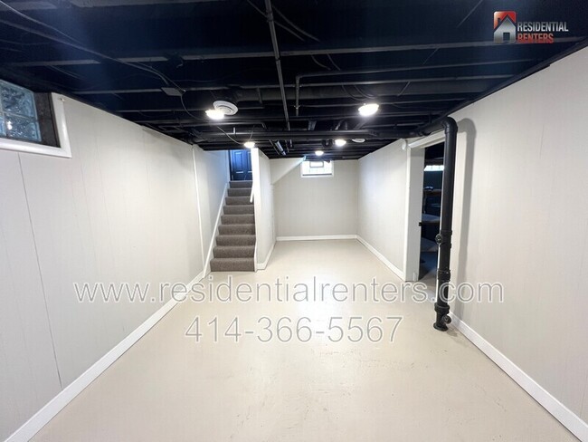 Building Photo - 10918 W Wells St