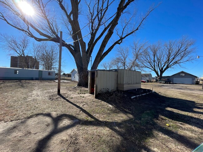 Building Photo - 2 bedroom home in South Hutchinson