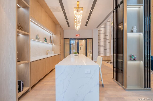 Building Photo - 136-18 Maple Ave