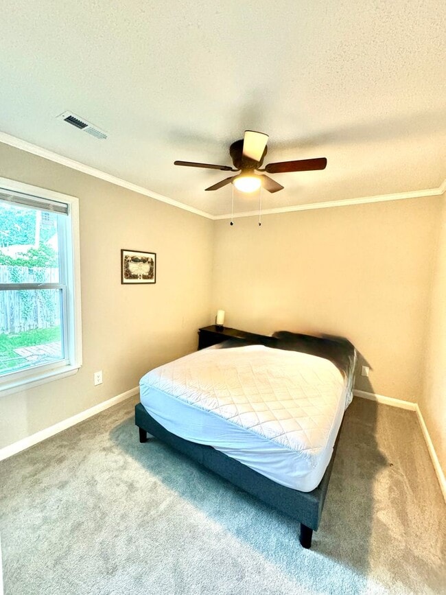 Building Photo - WELCOME HOME!!  3 bedroom/2 bath home in R...