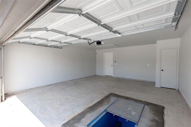 Building Photo - 2323 SW 90th Pl