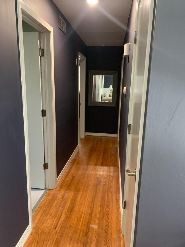 Building Photo - 2709 Highland Dr