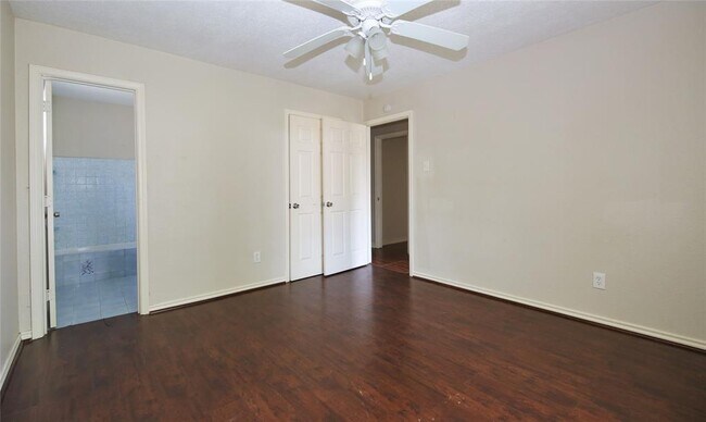 Building Photo - 4731 Pinebrook Ln