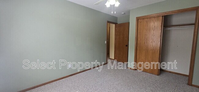 Building Photo - 4110 Three Oaks Dr