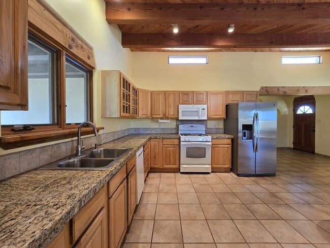 Building Photo - 19 Camerada Rd