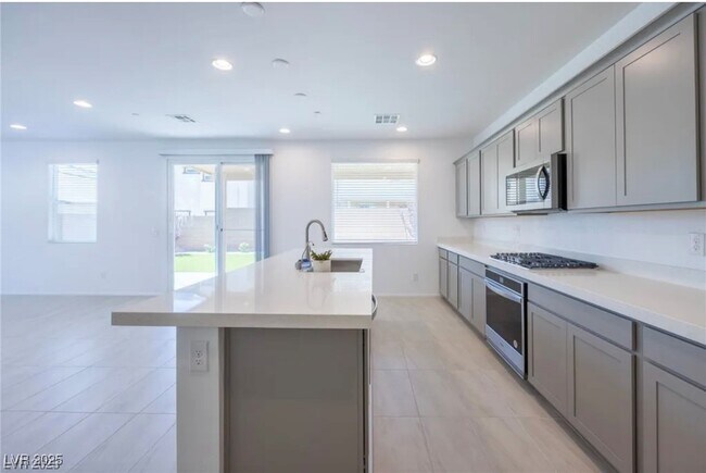 Building Photo - 10407 Sadie Blake Ave