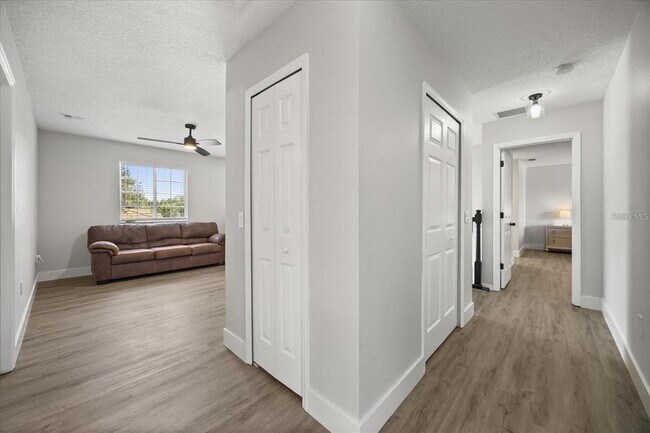 Building Photo - 724 Tahiti Dr