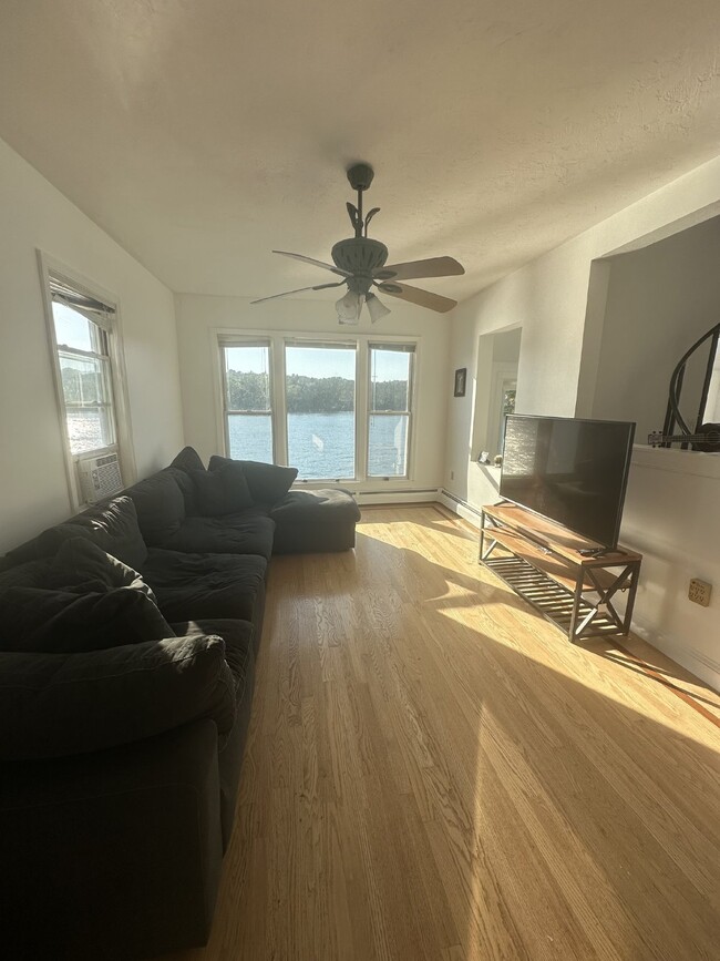 Building Photo - Luxurious 2 Bed, 2 Bath Rental on Lake Qui...