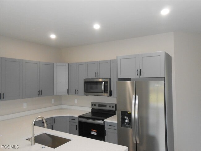 Building Photo - 935 Graystone Ave