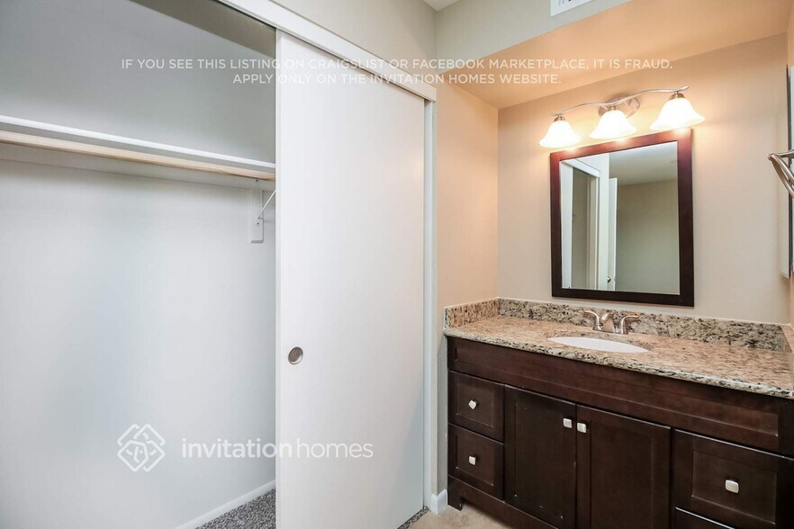 Building Photo - 1821 E La Donna Dr