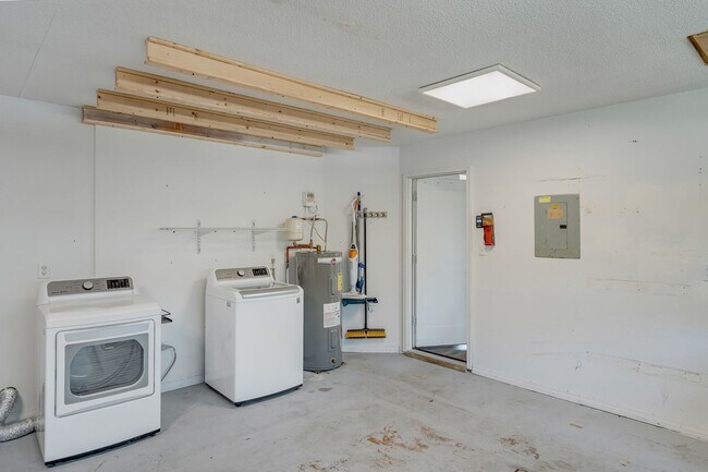 Building Photo - Beautifully Updated Home in Navarre!