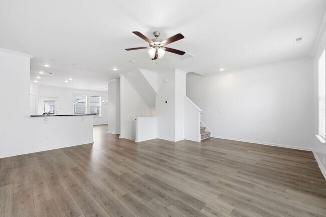 Building Photo - Modern 4BR Townhome with Washer/Dryer & Pet-Friendly Living in Morrisville!
