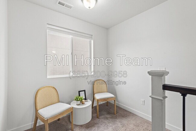 Building Photo - 1812 W Parkview Dr