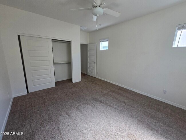 Building Photo - 221 E Balsam Dr