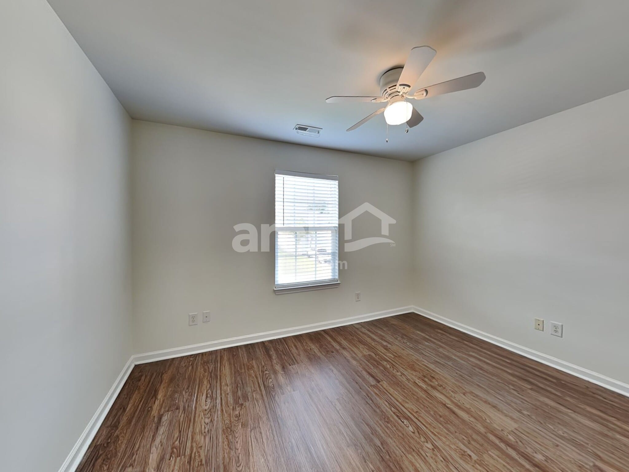 Building Photo - 1749 E Ridge Heights Dr