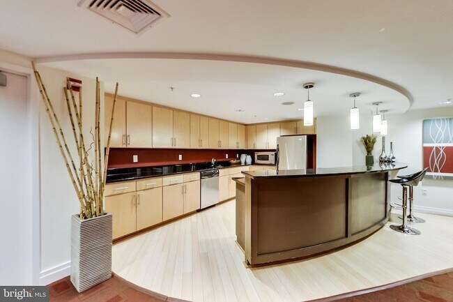 Building Photo - 915 E Street NW Unit 613