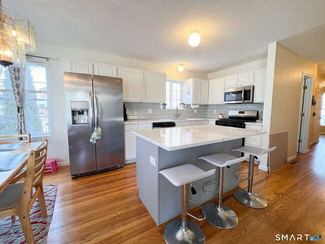 Building Photo - Welcome to 61 Laurel Ave, a beautifully updated 3 bedroom, 2.5 bathroom home