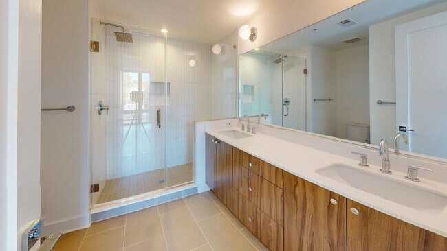 Building Photo - Newly Renovated Two Bedroom Two Bathroom W/Off Street Parking