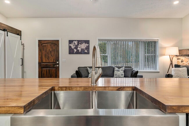 Building Photo - 2506 J Maddy Pky