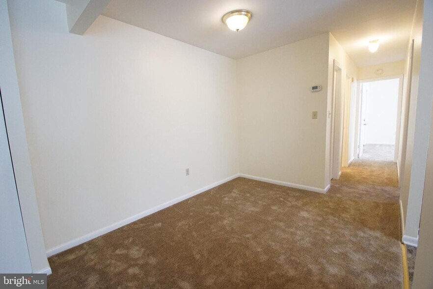 Building Photo - 140 Royal Oak Dr